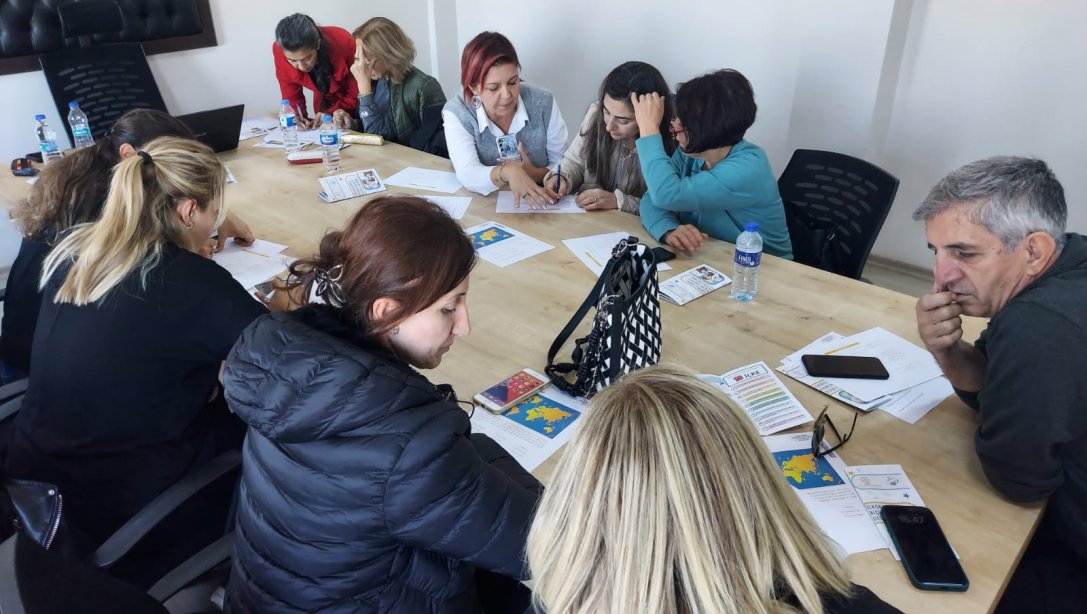 Süloğlu ilçemizde görev yapan sınıf öğretmenlerine İlkokullarda Ölçme ve Değerlendirme Semineri gerçekleştirildi.